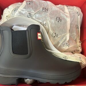 New in box Hunter Black Chelsea Boots